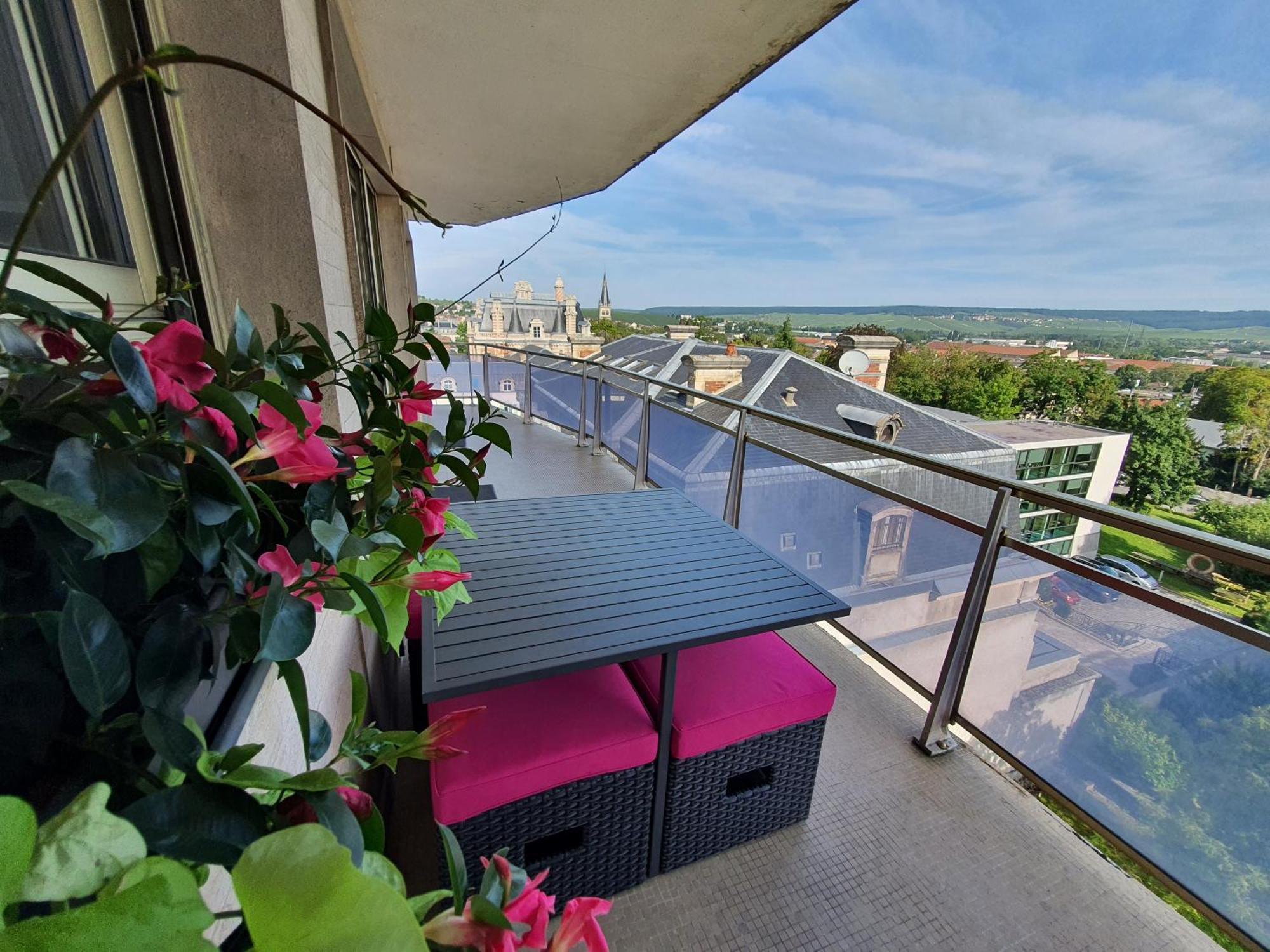 L'Epopee Panoramique - Parking - Avenue De Champagne - Epernay公寓 外观 照片